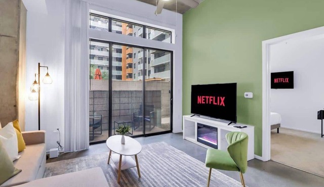 Centric 1BR |In HEART of DTPHX|Free Garage Parking