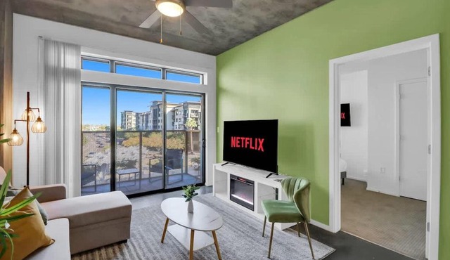 Centric 2BR In HEART of DTPHX Free Garage Parking