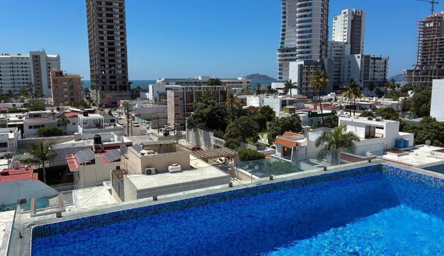 Cerca de la Playa con Alberca en Roof By GPSRenta