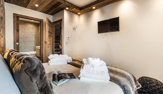 Chalet, wifi, 50m from resort center, view ski slopes, terrace, balcony, fireplace or stove, parking