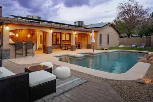 Champions Oasis Home - Near the Stadui2007m withPool & Grill