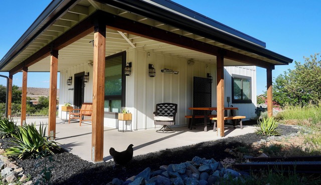 Charming 1-bedroom guest Casita nestled in central Arizona.