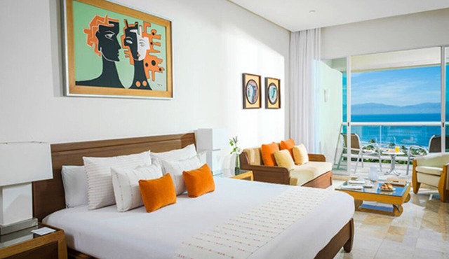 Charming 2-bedroom Suite with fitness room and AC in gorgeous Nuevo Vallarta