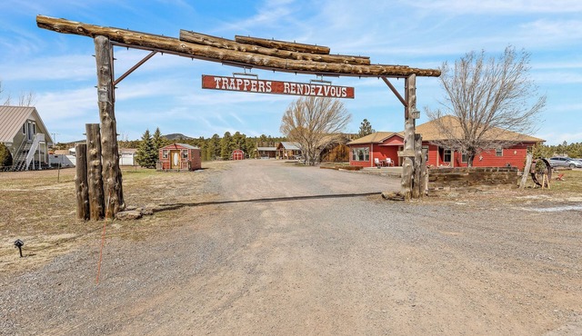 Charming 2-bedroom B&B with WiFi, AC in gorgeous Williams