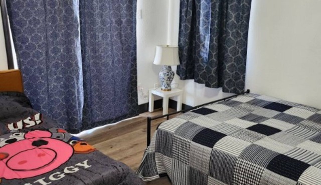 Charming 3-bedroom house in delightful Bullhead with WiFi, AC.