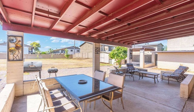Charming 3BR Near Downtown w/Yard & Workspace