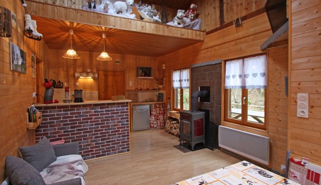 Charming Chalet with Nature Views, Near Colmar & Gérardmer, Ideal for 4, Free WiFi