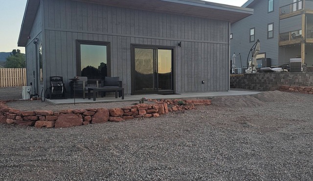 Charming cottage with pool, spa, WiFi and AC in enchanting Cottonwood