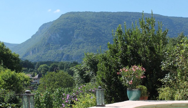 Charming stone cottage with sauna, pool, near the Grand Colombier and lakes
