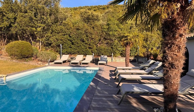 Charming house, 4 bedrooms, heated pool