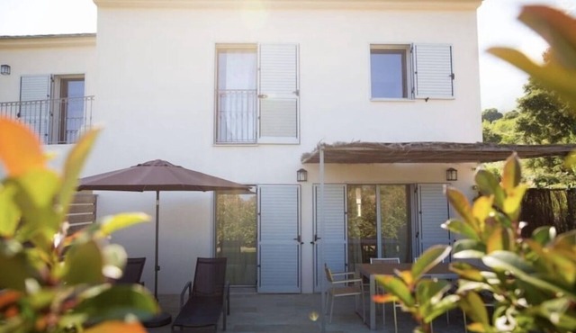 Charming house with private garden Corsica standing.