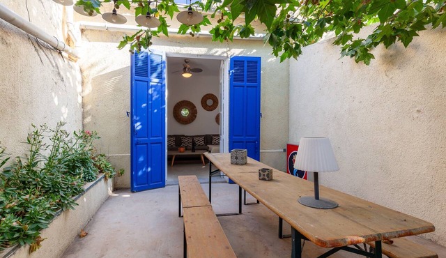 Charming Maisonnette for 6-8 Guests with Terrace and Wi-Fi