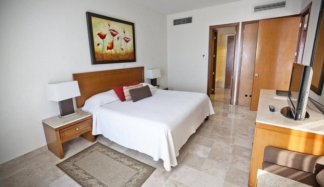 Charming resort in awesome Mazatlán with WiFi, AC