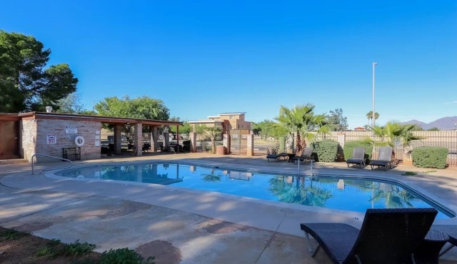 Charming two bedroom condo, fully furnished!