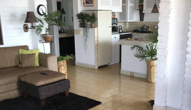 Charming Unit, Pool, Fabulous Views in Heart of Town