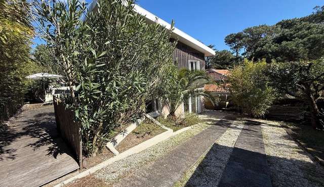 Charming Villa, 3 Bedrooms, 2 Bathrooms, 5mn walk from the beaches of Canon