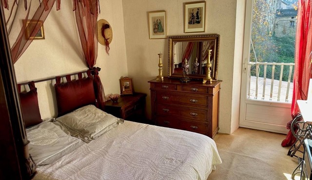 Charming village house with terrace and superb mountain views!