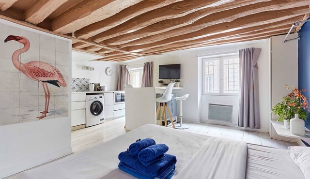 Chenier Studio - Studio Apartment, Sleeps 2