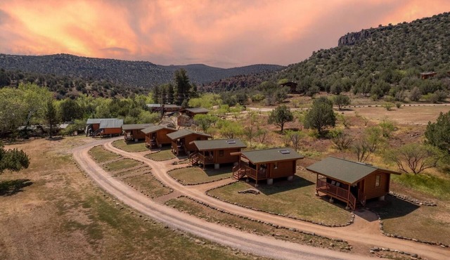 Chrysocolla Cabin: Creekside Harmony