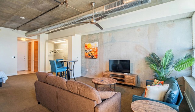 City Views! Downtown Phoenix Studio