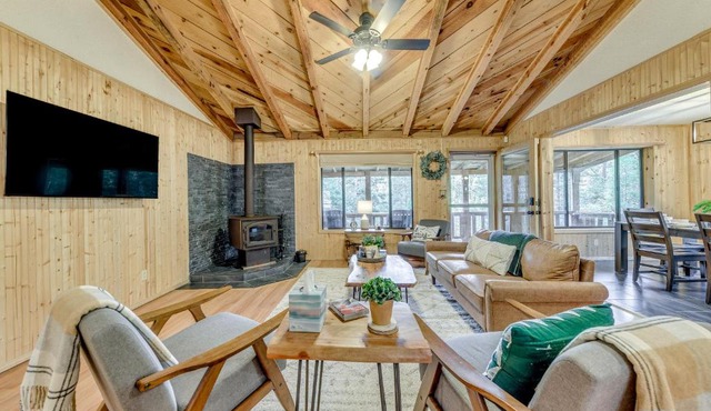 Cloudcroft Mountain Retreat ~ 5 Mi to Skiing!