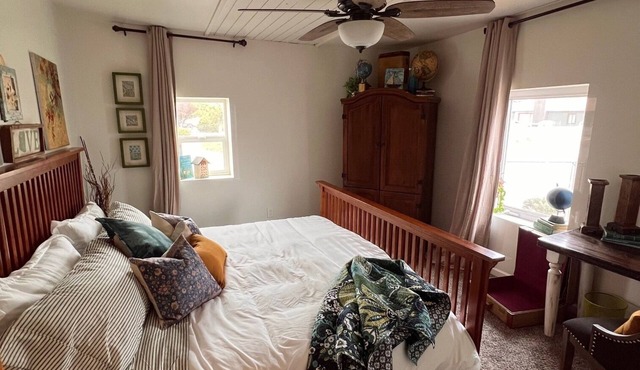 Cole's Bungalow Cozy 2-bedroom bungalow in delightful Williams