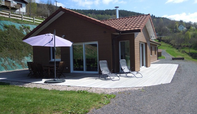 Comfortable single-storey chalet 130m2, unoverlooked, superb view of the valley