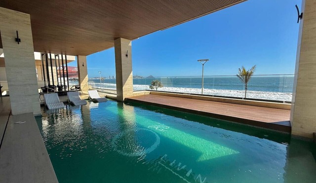 Condo On the Malecón with Views By GPSRentas