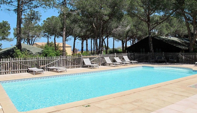 Cosy apartment in villa for 2 people with WIFI, pool, TV, patio and pets allowed