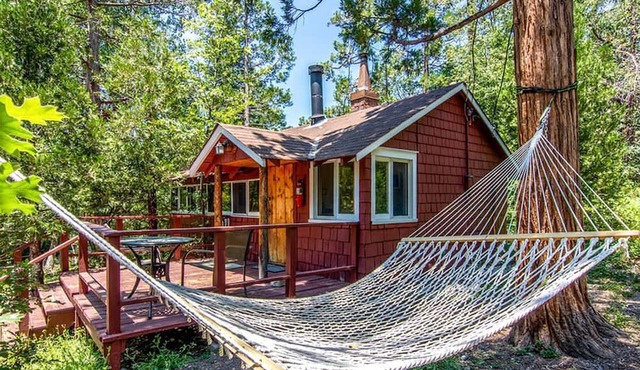 Couples' Cottage Rental in Idyllwild for a Romantic Getaway in California