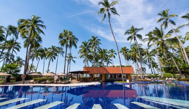 Couples' Escape – 2BR Condo in a Peaceful Resort Setting
