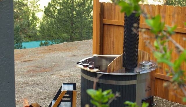 Coyote Ridge Hideaway. Wood fired hot tub.
