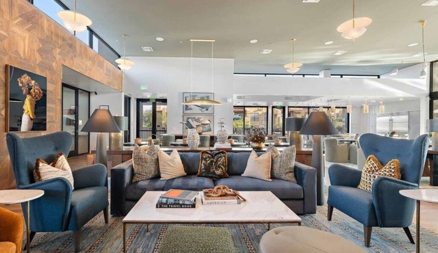 Cozy 1-bedroom townhome in perfect Phoenix with AC and gym access