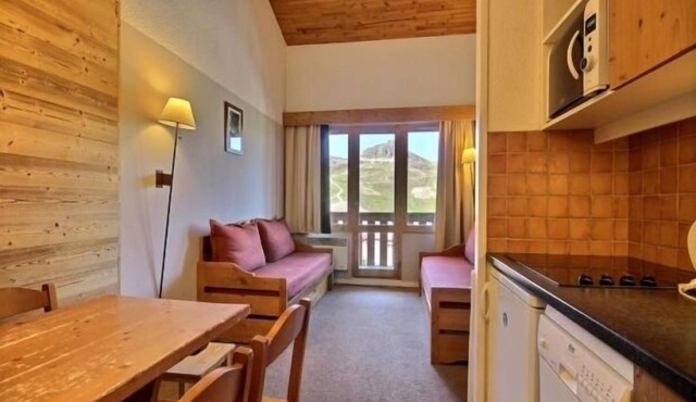 Cozy ski-in duplex with stunning view