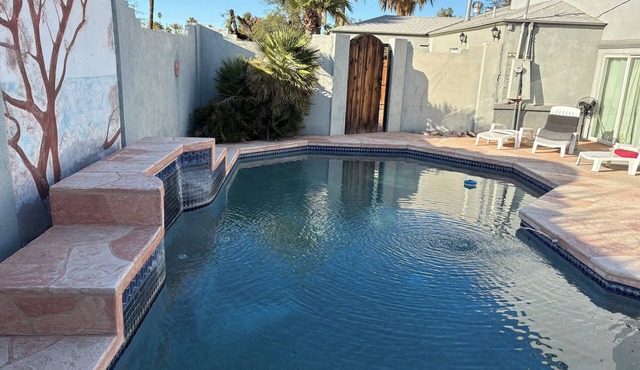CRYSTAL POOL STUDIO KITCHEN SWIMMING WALK DOWNTOWN STADIUMS CONVENTION CTR ARTS
