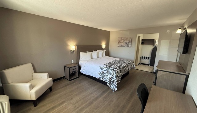 Deluxe Queen Room — Clean & Perfectly Designed for a Relaxing Couples’ Getaway
