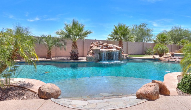 Desert Oasis! Resort Style Backyard!