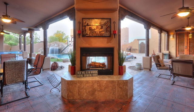 Desert Oasis Tropical Backyard on 3.5 Acre Ranch - Bunkhouse