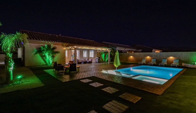 Desert Oasis w/Pool&SPA~Pool Table~Ping Pong~ Firepit~and much more!
