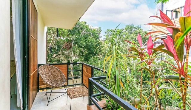 Eco-chic Stay, Private Balcony, WiFi in Luum Zama!