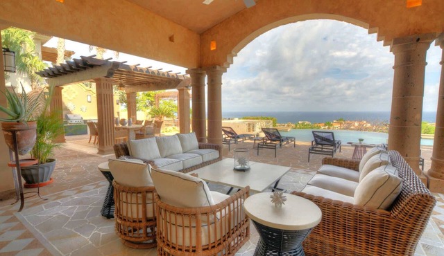 El Altillo Cabo Villa with Infinity Pool and Private Casita