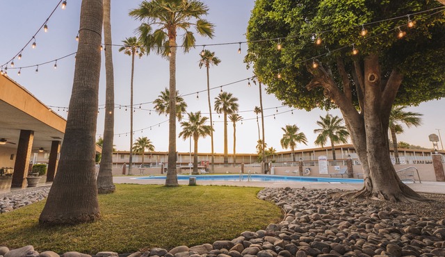 El Camino Hotel & Suites