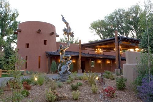 El Monte Sagrado Resort & Spa