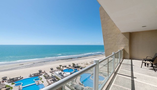 Encanto Living 1201 Elegant Spacious 4 Bedroom