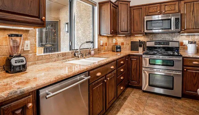 Entertainers Dream in Scottsdale w/Pool and Games!