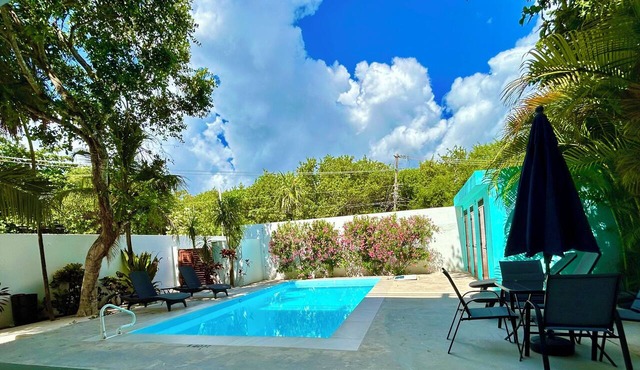 Entire Aqua Guesthouse ~ Pool ~ 8 Private Apartments