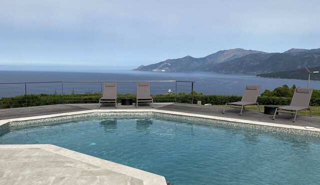 Exceptional villa with panoramic sea view and swimming pool