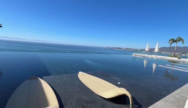 Exclusive 3-bedroom apartment in luxurious beach front condo in Bucerías