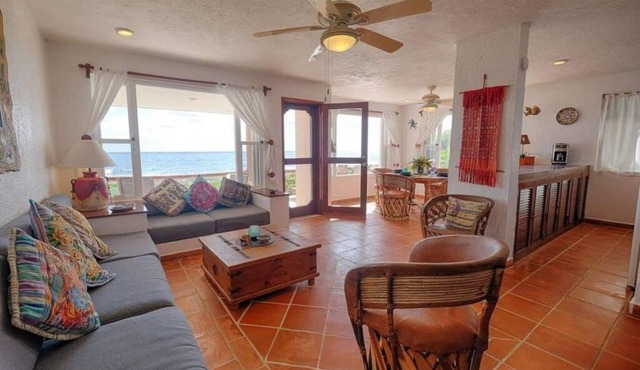 Extraordinary Ocean Views - 2 bed/2 bath and pool