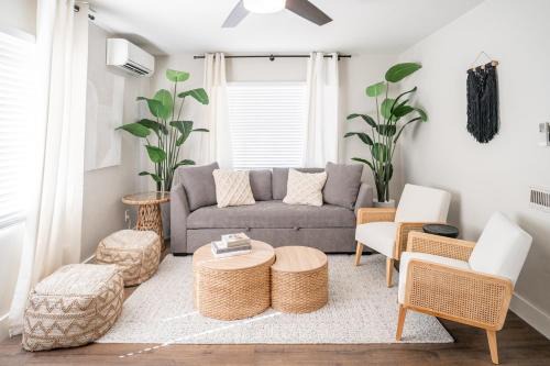 Family Friendly Home by Downtown with 3 Beds